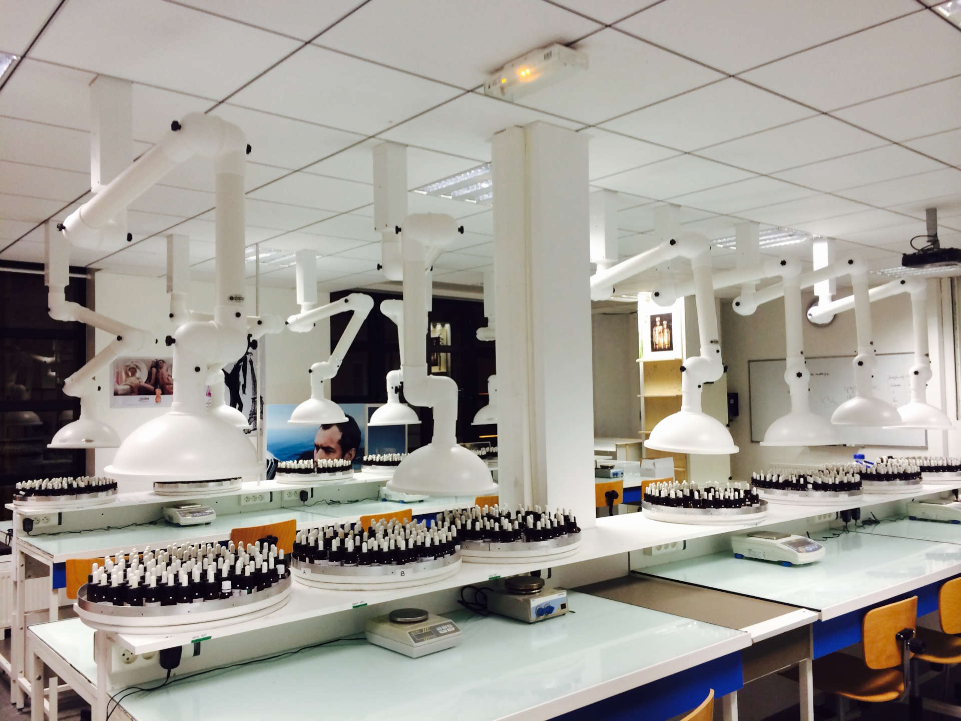 ECOLE PARFUM PARIS (1) Comment éviter le risque chimique dans les laboratoires